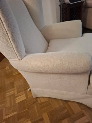 Sillón orejero beige confortable tela.