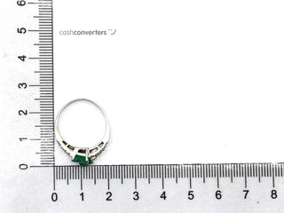sortija oro 18k con piedra con diamante,esmeralda