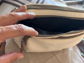 Bolso bandolera beige y marrón