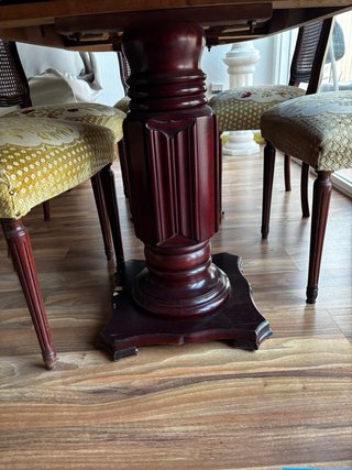 Mesa de comedor de madera oscura, abierta 280cm
