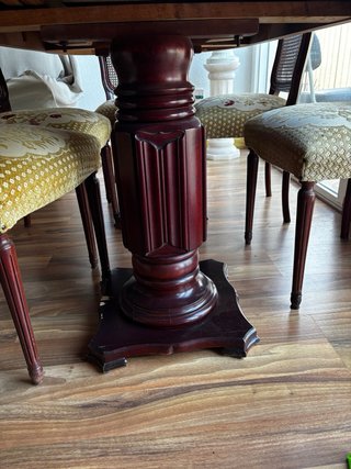 Mesa de comedor de madera oscura, abierta 280cm