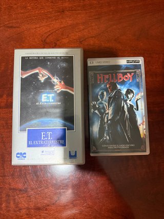 Película E.T. VHS y Hellboy UMD PSP