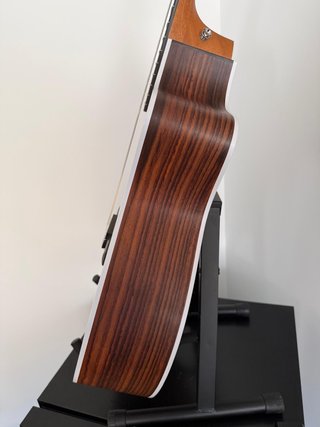 Guitarra Taylor 214ce Nylon