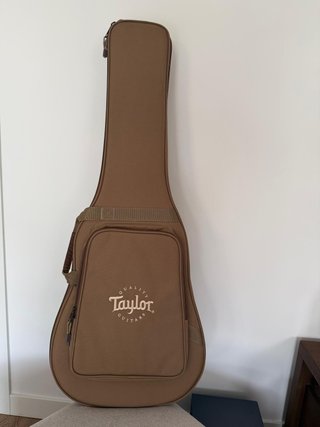 Guitarra Taylor 214ce Nylon