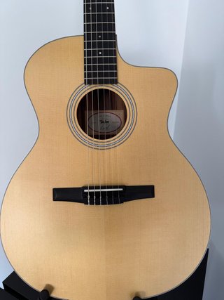 Guitarra Taylor 214ce Nylon