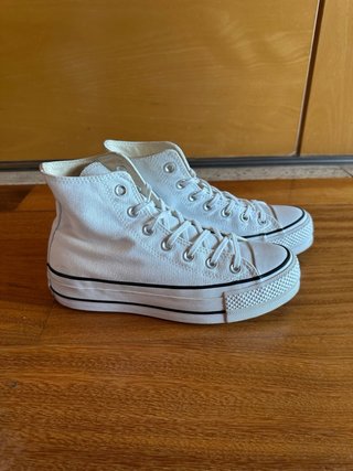 Converse blancas altas con plataforma