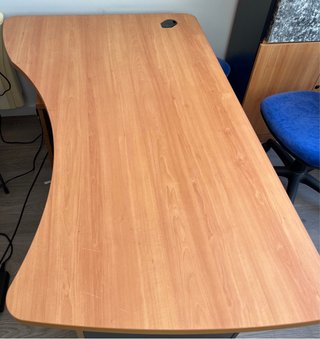 Mesa de oficina con cajonera