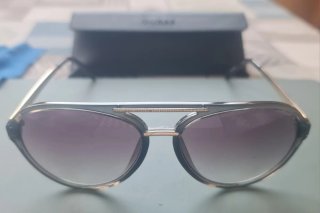 Gafas de sol Guess negras y doradas