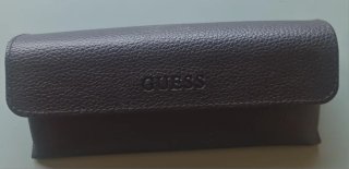 Gafas de sol Guess negras y doradas