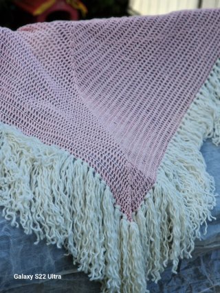 Chal de alpaca rosa y blanco