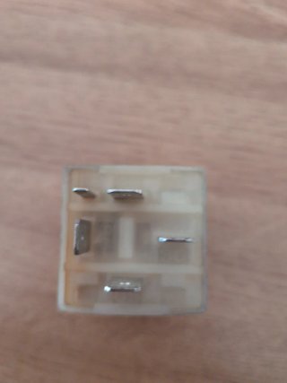 Relé Audi 165 906 381 PA66-GF30