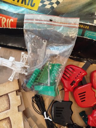 Caja circuito 32 T B y material de Scalextric