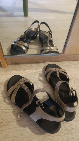 Sandalias Paula Urban Piel Gris y Plateada