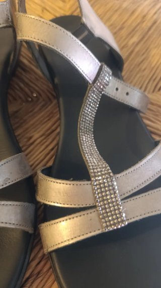 Sandalias Paula Urban Piel Gris y Plateada