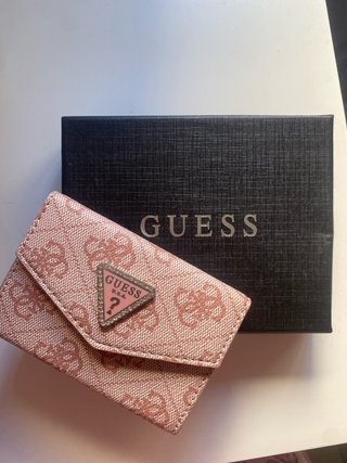 Cartera Guess rosa con logo