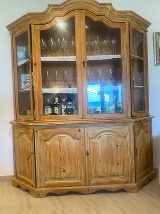Conjunto comedor: mesa, 4 sillas, vitrina, rincone