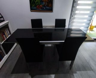 Mesa Comedor Cristal Negra y plateado completa