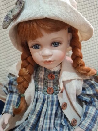 Muñeca de Porcelana vintage con Vestido