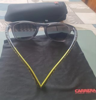 Gafas de sol Carrera negras y amarillas