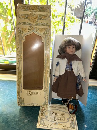 Bambola di porcellana Gretel - Collezione Fairytale