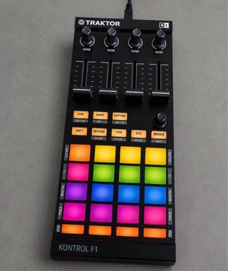 Controlador DJ Traktor Kontrol F1
