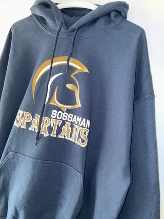 Sudadera con capucha azul marino y dorada