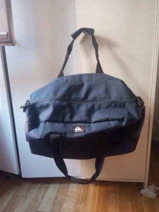 Mochila deportiva Quiksilver negra y azul