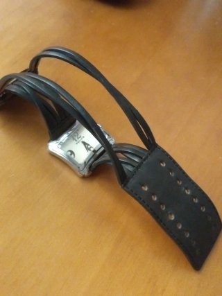 Reloj Police estilo muñequera de cuero. Cuff watch