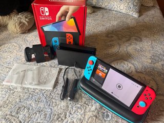 Nintendo Switch OLED Neon + Caja + Funda