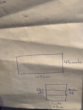 Escritorio blanco con cajonera azul