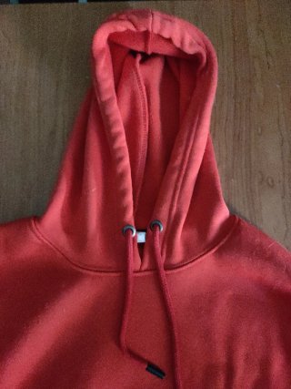 Sudadera con capucha roja