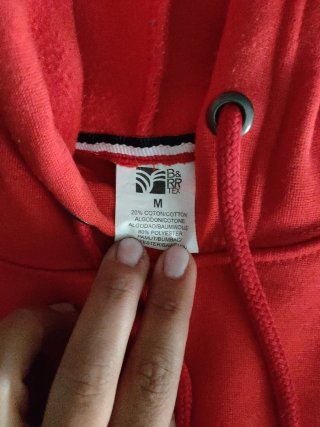 Sudadera con capucha roja