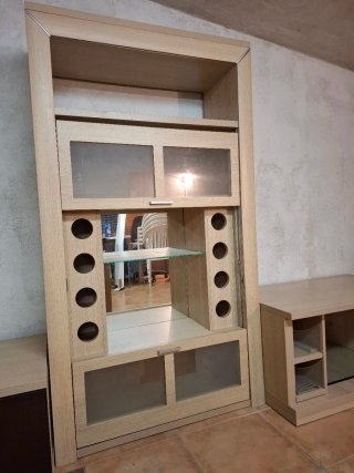 Mueble salón modular madera clara y wengue.