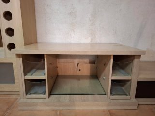 Mueble salón modular madera clara y wengue.