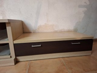 Mueble salón modular madera clara y wengue.