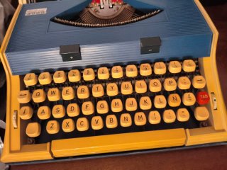 Máquina de escribir Mitoral 3000