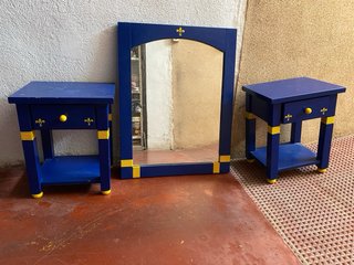 Dormitorio infantil azul y amarillo 2 espejos