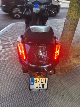 Peugeot Satelis 125 Negra