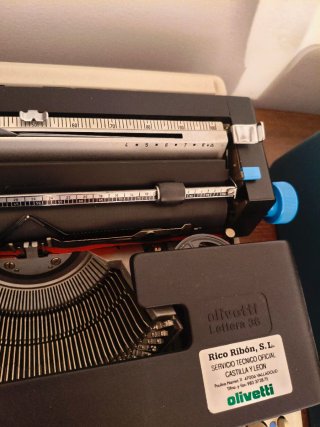 Máquina de escribir Olivetti Lettera 36