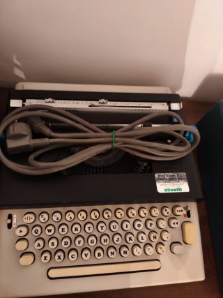 Máquina de escribir Olivetti Lettera 36