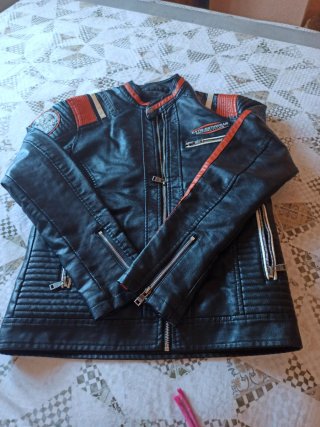 Cazadora de chico Biker Negra estilo motero.