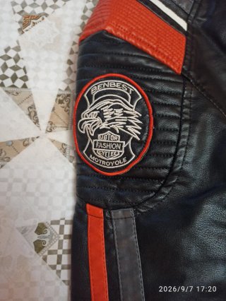 Cazadora de chico Biker Negra estilo motero.