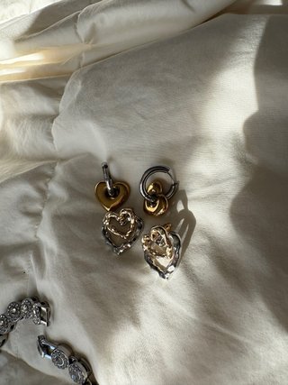 Lote de bisutería: collar, pulsera y pendientes