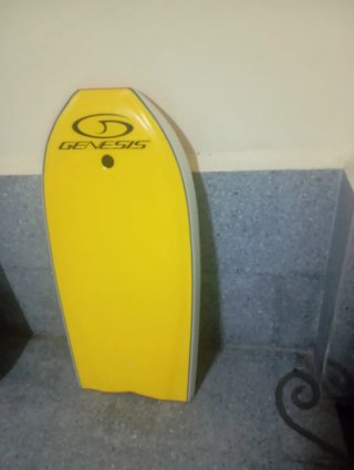 Bodyboard Genesis Amarillo con Aletas
