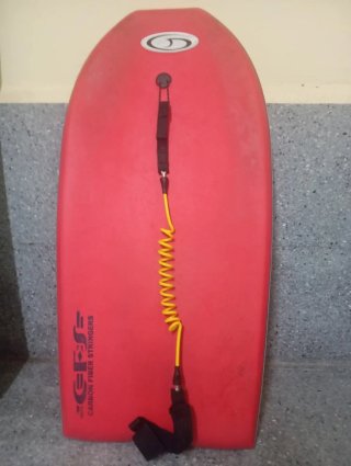 Bodyboard Genesis Amarillo con Aletas