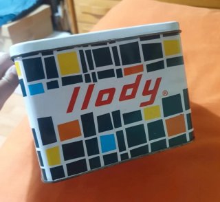 Caja metálica vintage Ilody