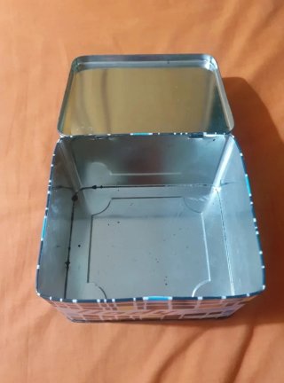 Caja metálica vintage Ilody