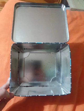Caja metálica vintage Ilody