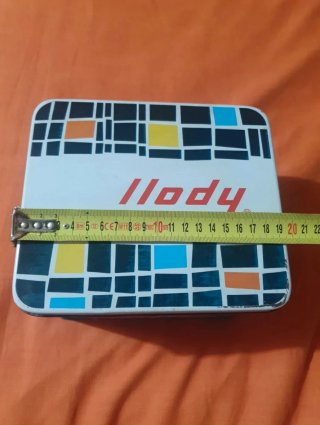 Caja metálica vintage Ilody