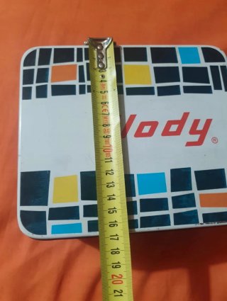 Caja metálica vintage Ilody